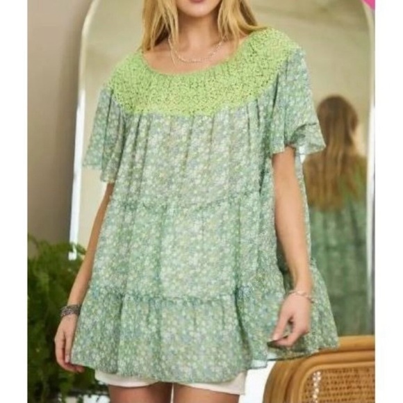 DAVI & DANI Tops - NWT Davi & Dani Apple Green Lace Floral Printed Short Sleeve
Loose Top